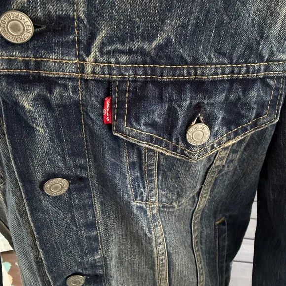 Levi's Faded Classic Trucker Blue Denim Small Jacket Distressed Red Tab 72335